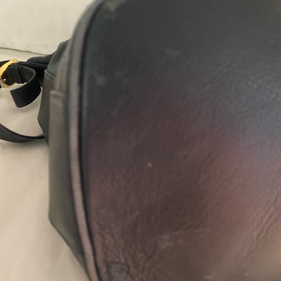 Black Leather Gucci Shoulder Bag in Good Used Condition